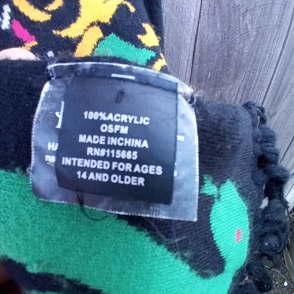 Harry Potter Hogwarts Crest Knit Scarf Black Fringe with Multicolored Crests  - Picture 7 of 8